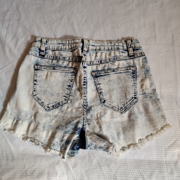 IRIS Distressed Ripped Bleached Short Jeans - Picture 4 of 7